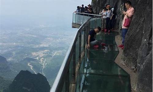 张家界天门山玻璃栈道_天门山玻璃栈道